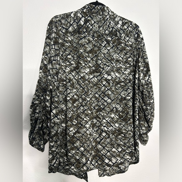 White Stag Patterned Button Up Blouse Size Large - Picture 5 of 7